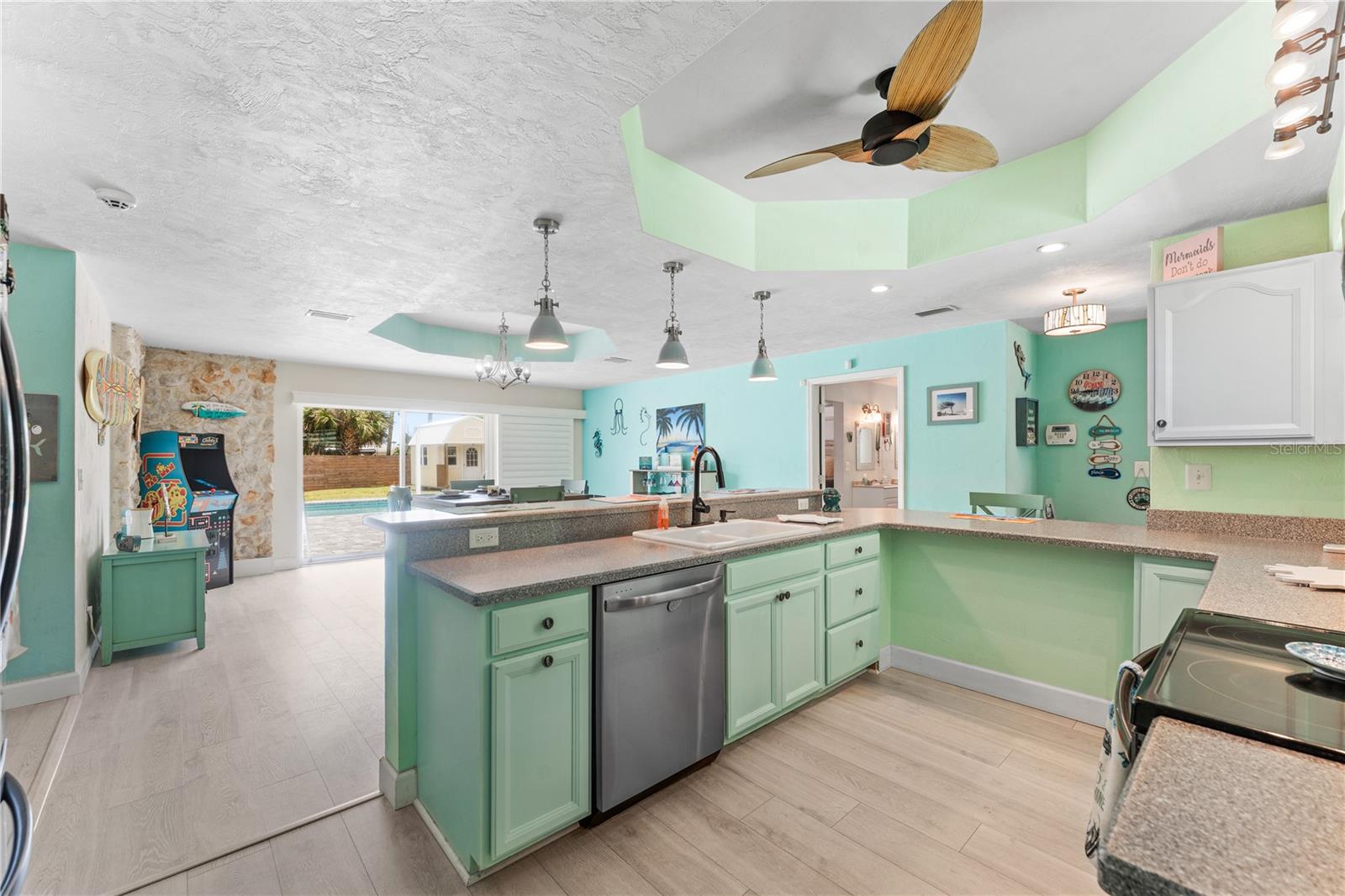 MORRIS C N 21 & 22 15 33 - Residential
