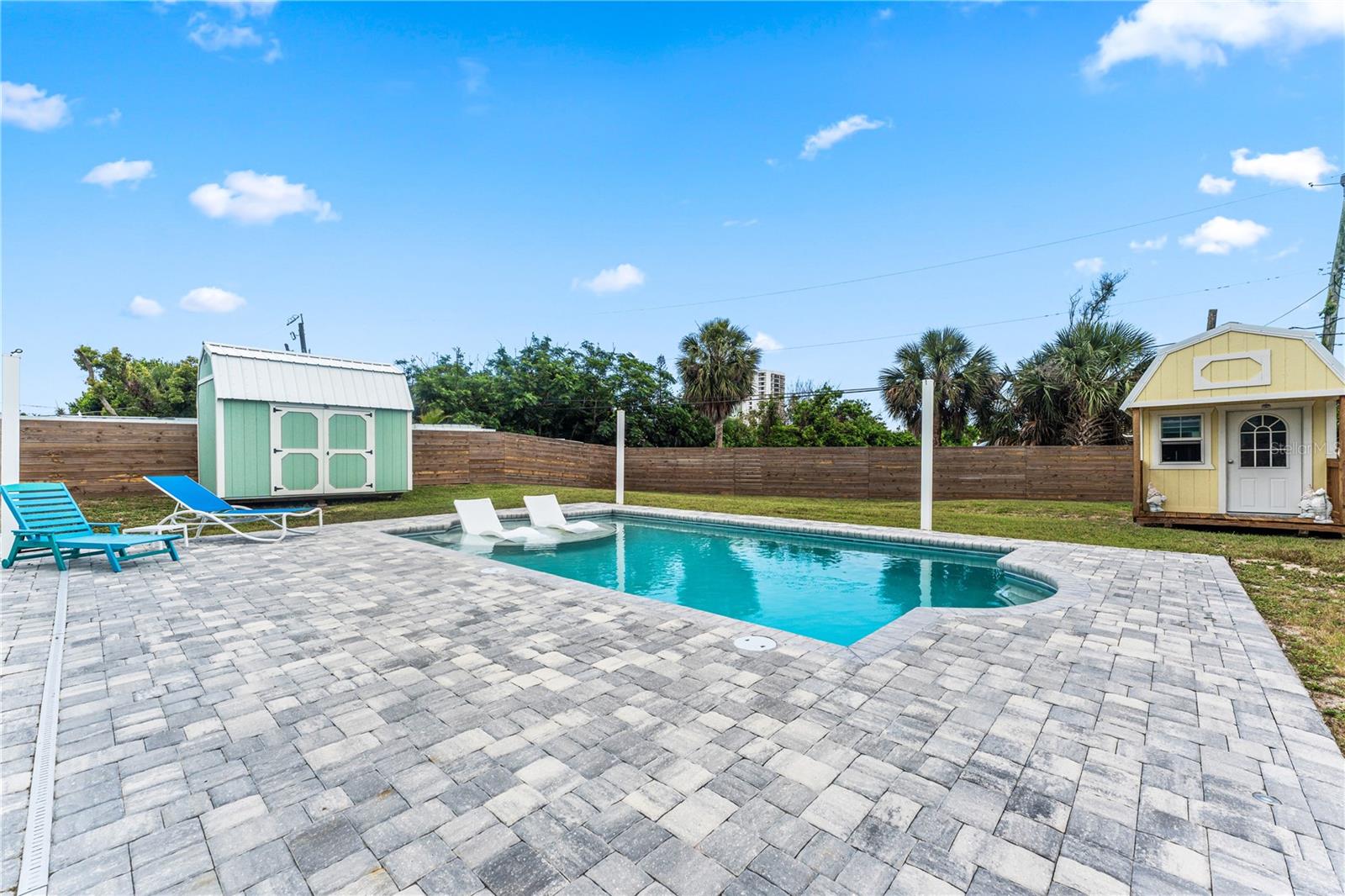 MORRIS C N 21 & 22 15 33 - Residential