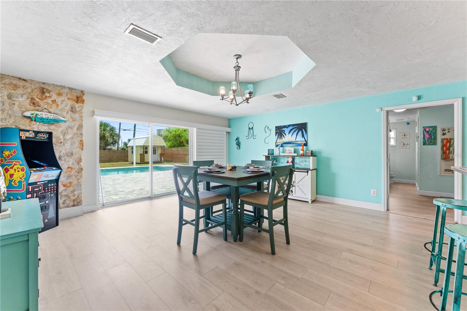 MORRIS C N 21 & 22 15 33 - Residential