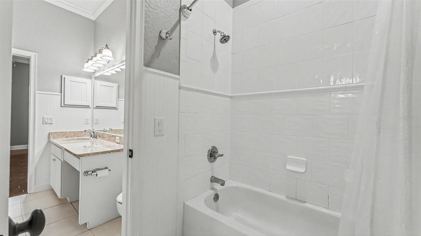 ASHTON OAKS - Residential