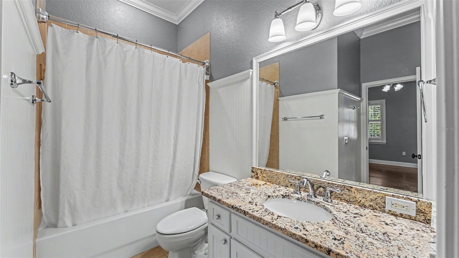ASHTON OAKS - Residential