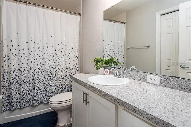 TOWNE PARK ESTATES - Residential Lease