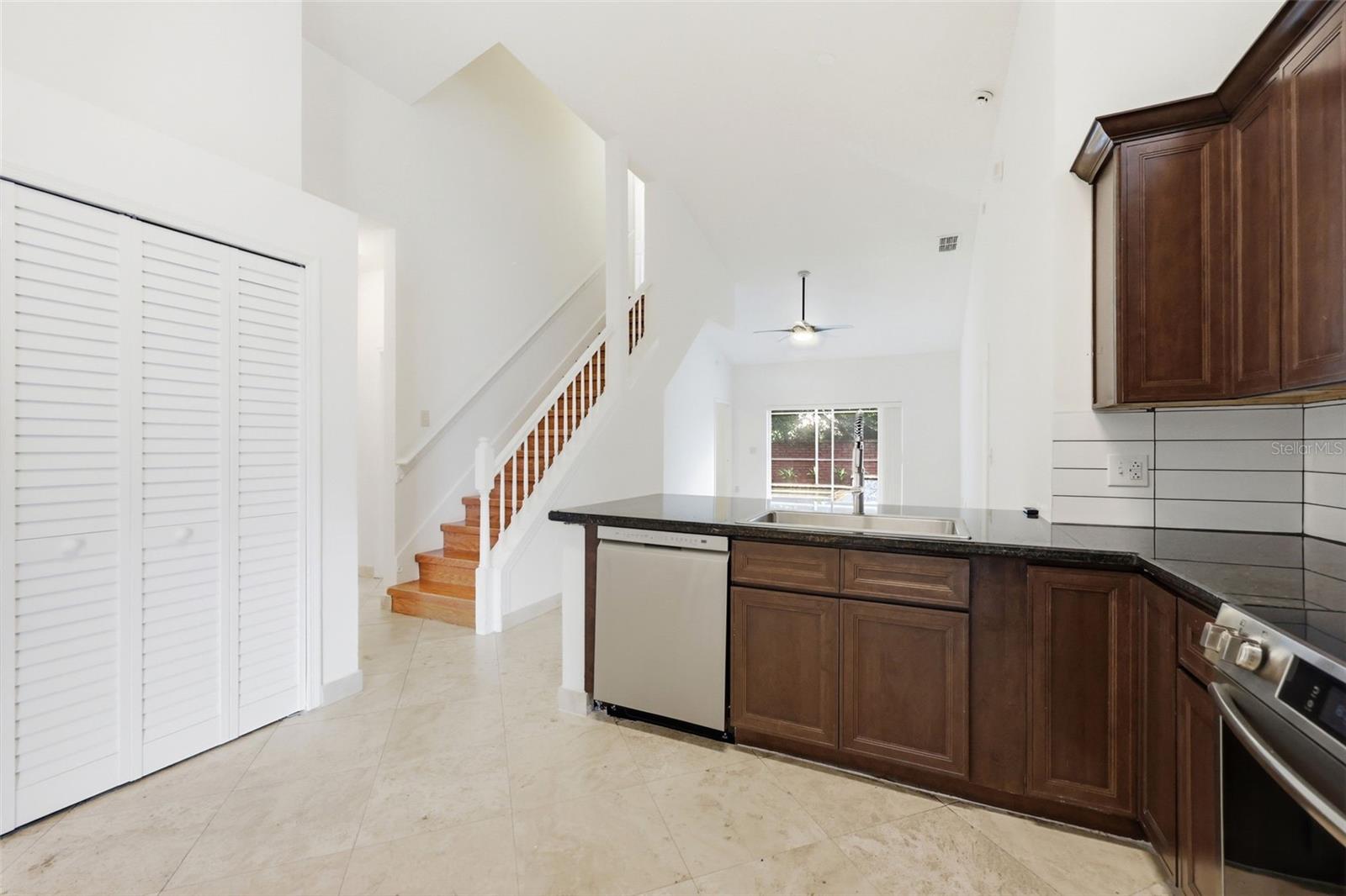 HUNTERS CREEK TRACT 350 PH 2 33/52 LOT 13 - Residential