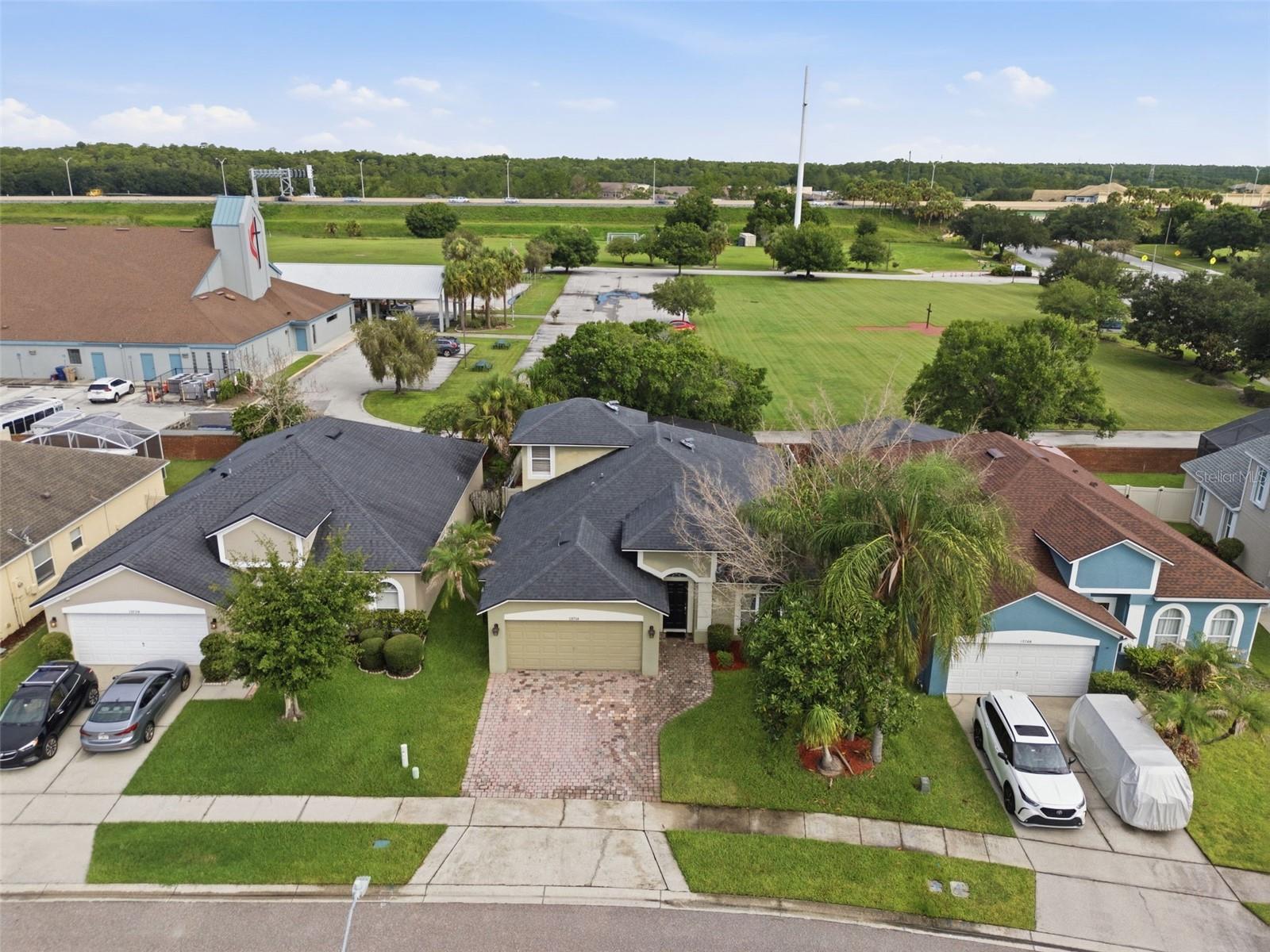HUNTERS CREEK TRACT 350 PH 2 33/52 LOT 13 - Residential
