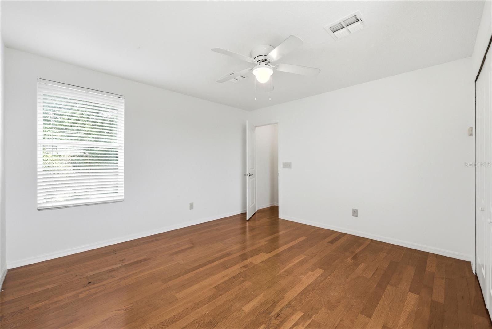 HUNTERS CREEK TRACT 350 PH 2 33/52 LOT 13 - Residential
