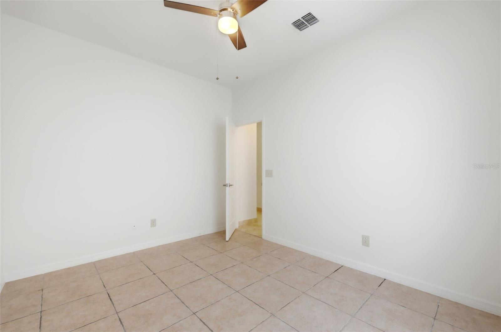 HUNTERS CREEK TRACT 350 PH 2 33/52 LOT 13 - Residential