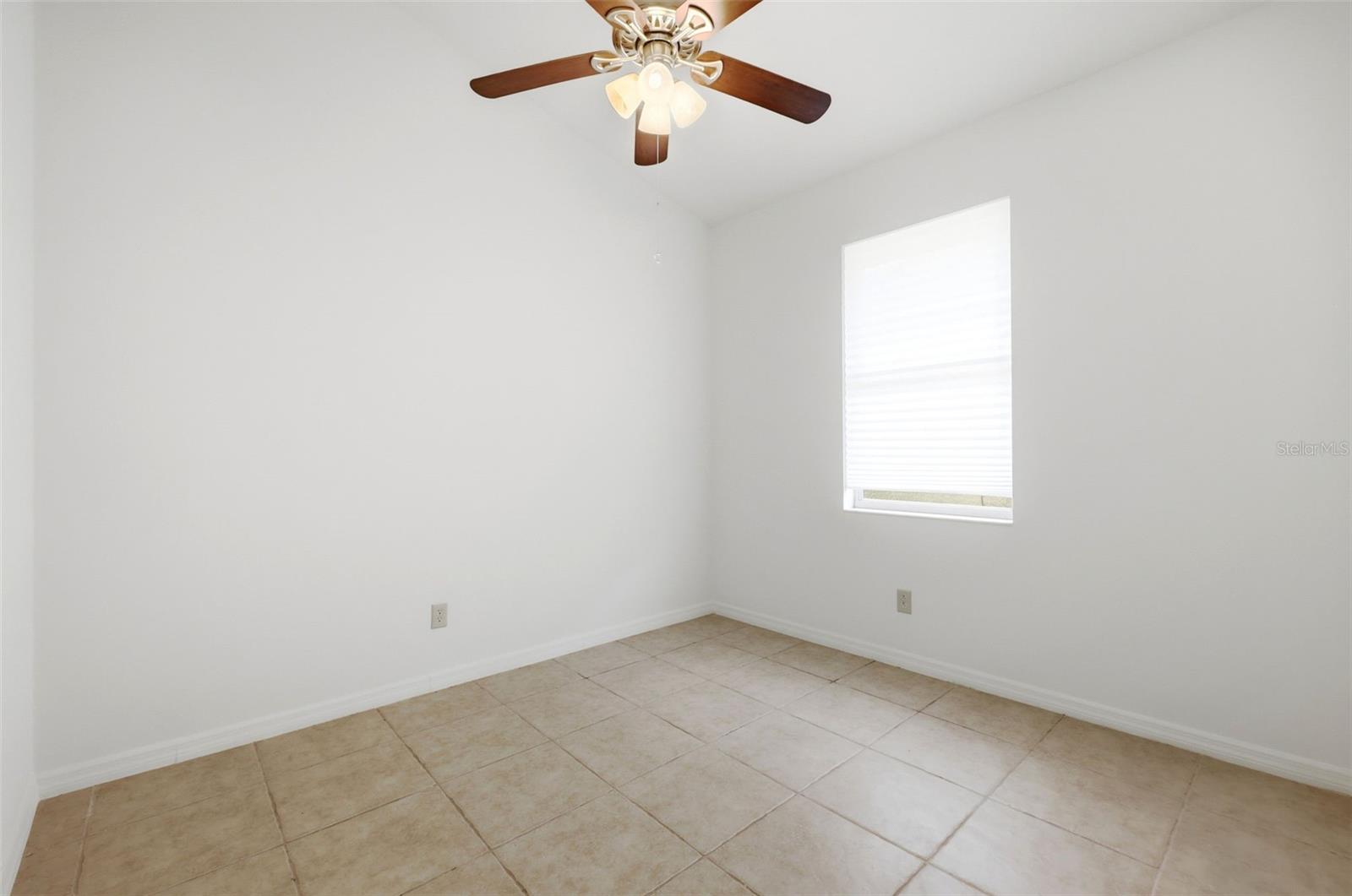 HUNTERS CREEK TRACT 350 PH 2 33/52 LOT 13 - Residential