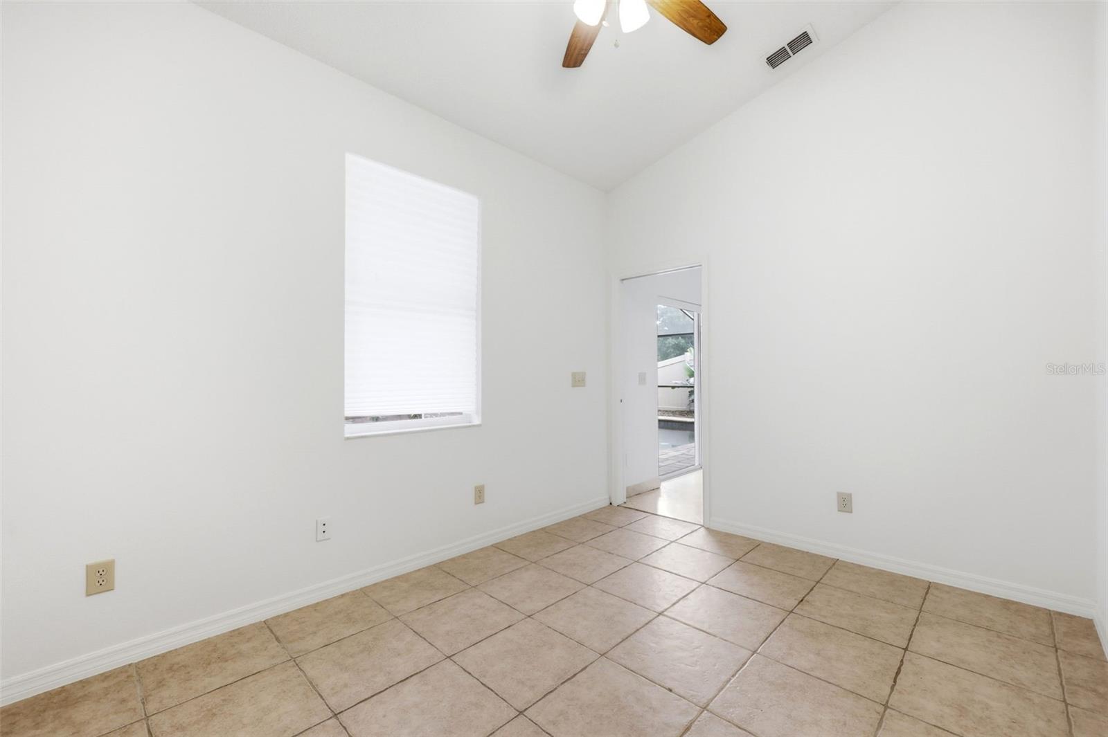 HUNTERS CREEK TRACT 350 PH 2 33/52 LOT 13 - Residential