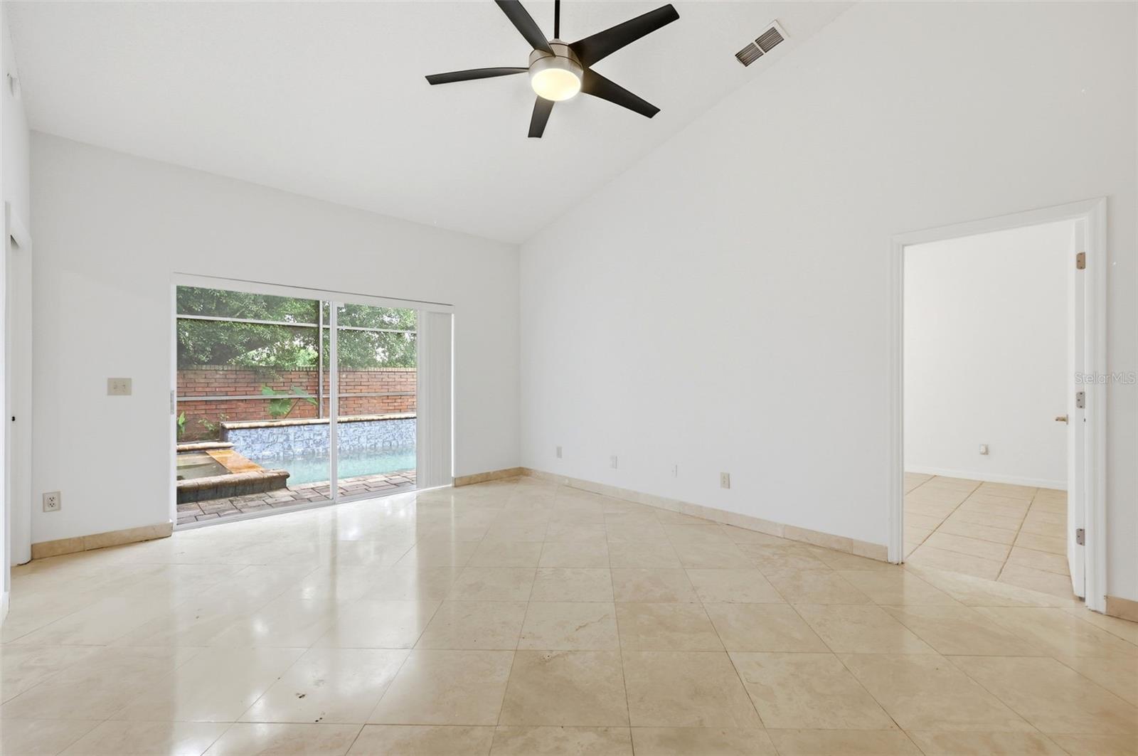 HUNTERS CREEK TRACT 350 PH 2 33/52 LOT 13 - Residential