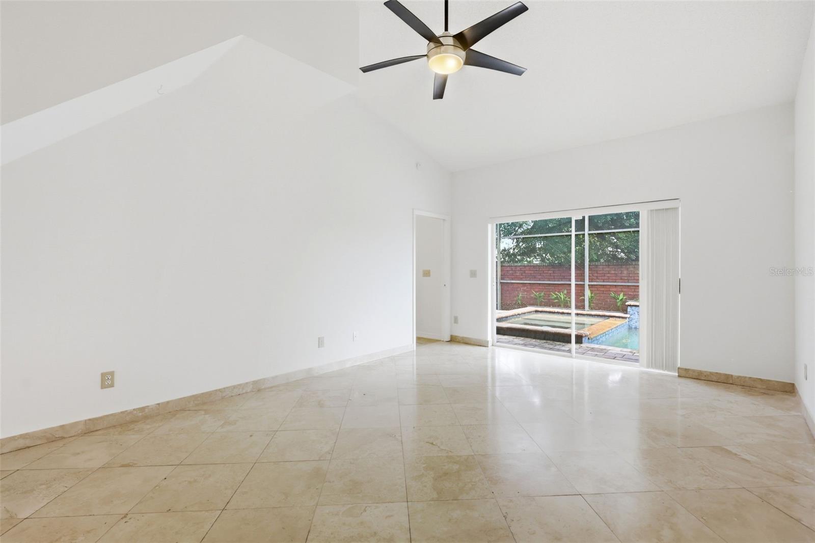 HUNTERS CREEK TRACT 350 PH 2 33/52 LOT 13 - Residential