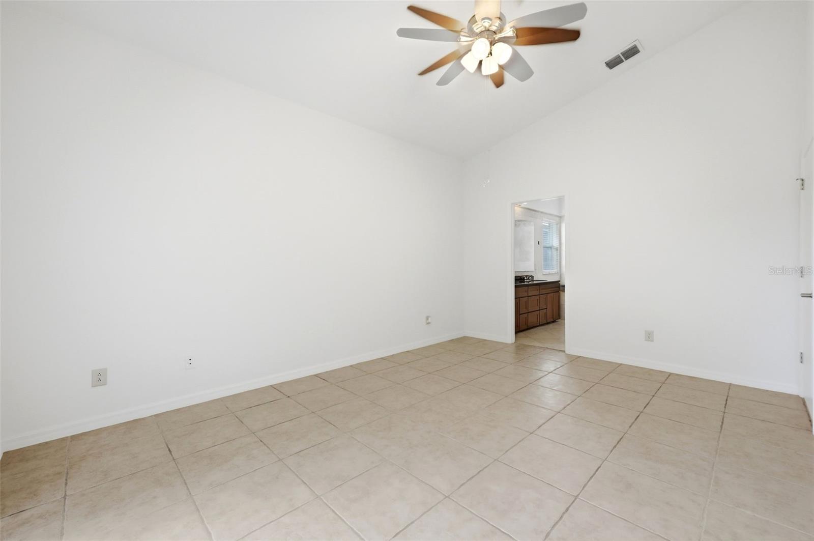 HUNTERS CREEK TRACT 350 PH 2 33/52 LOT 13 - Residential