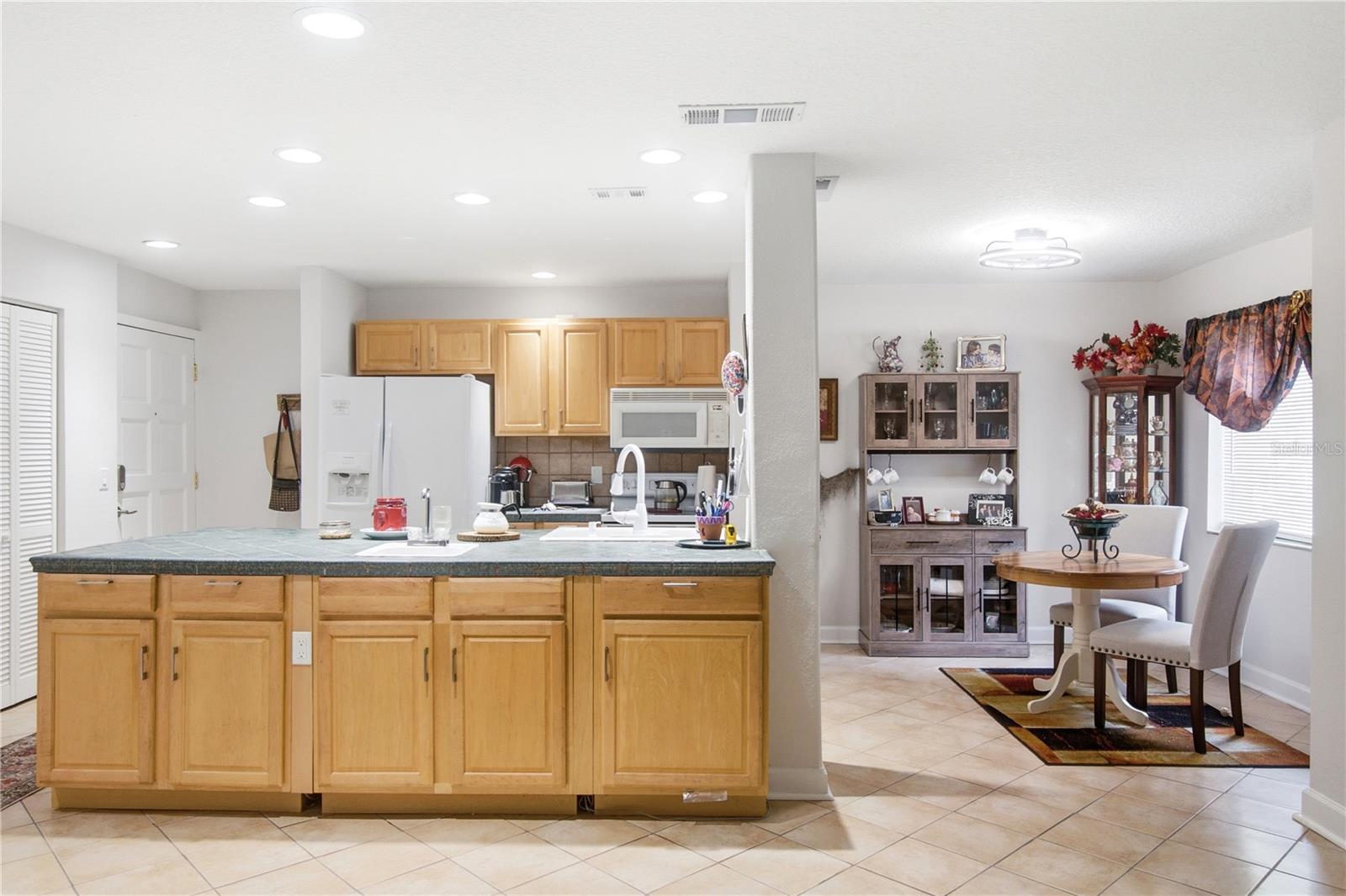 SHANGRI LA CONDO - Residential