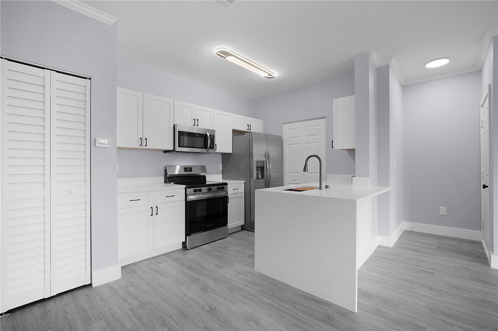 CAPRI/HUNTERS CRK CONDO - Residential