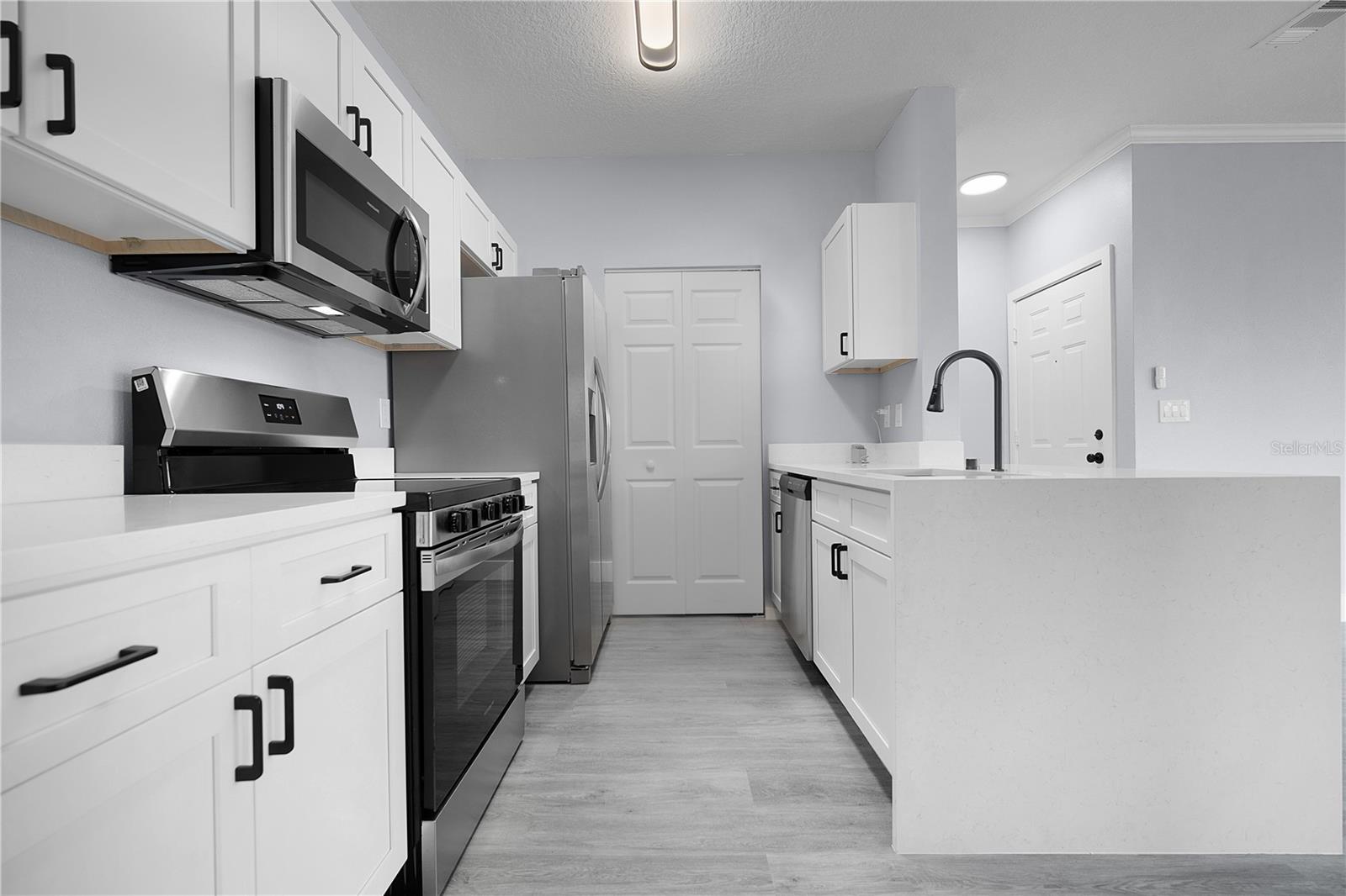 CAPRI/HUNTERS CRK CONDO - Residential