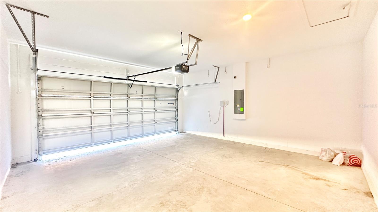 ASTONIA NORTH - Residential Lease