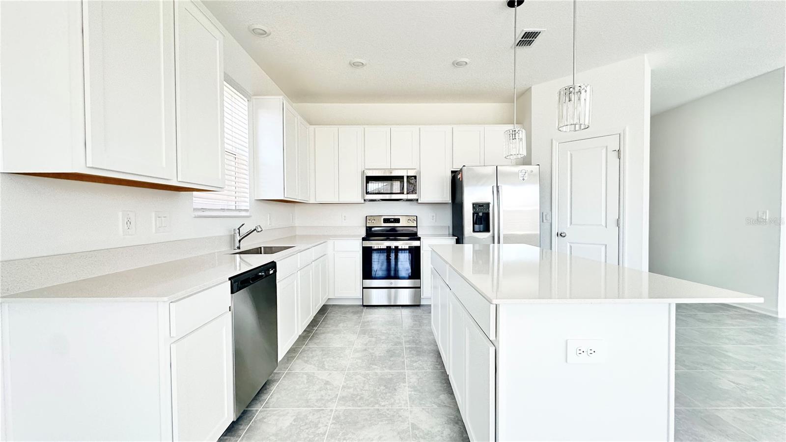 ASTONIA NORTH - Residential Lease