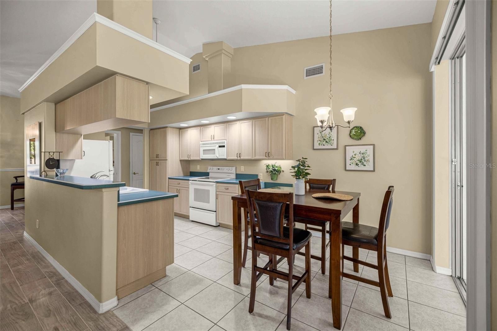 PINE RIDGE UNIT 3 PB 8 PG 51 LOT 12 BLK 38 - Residential
