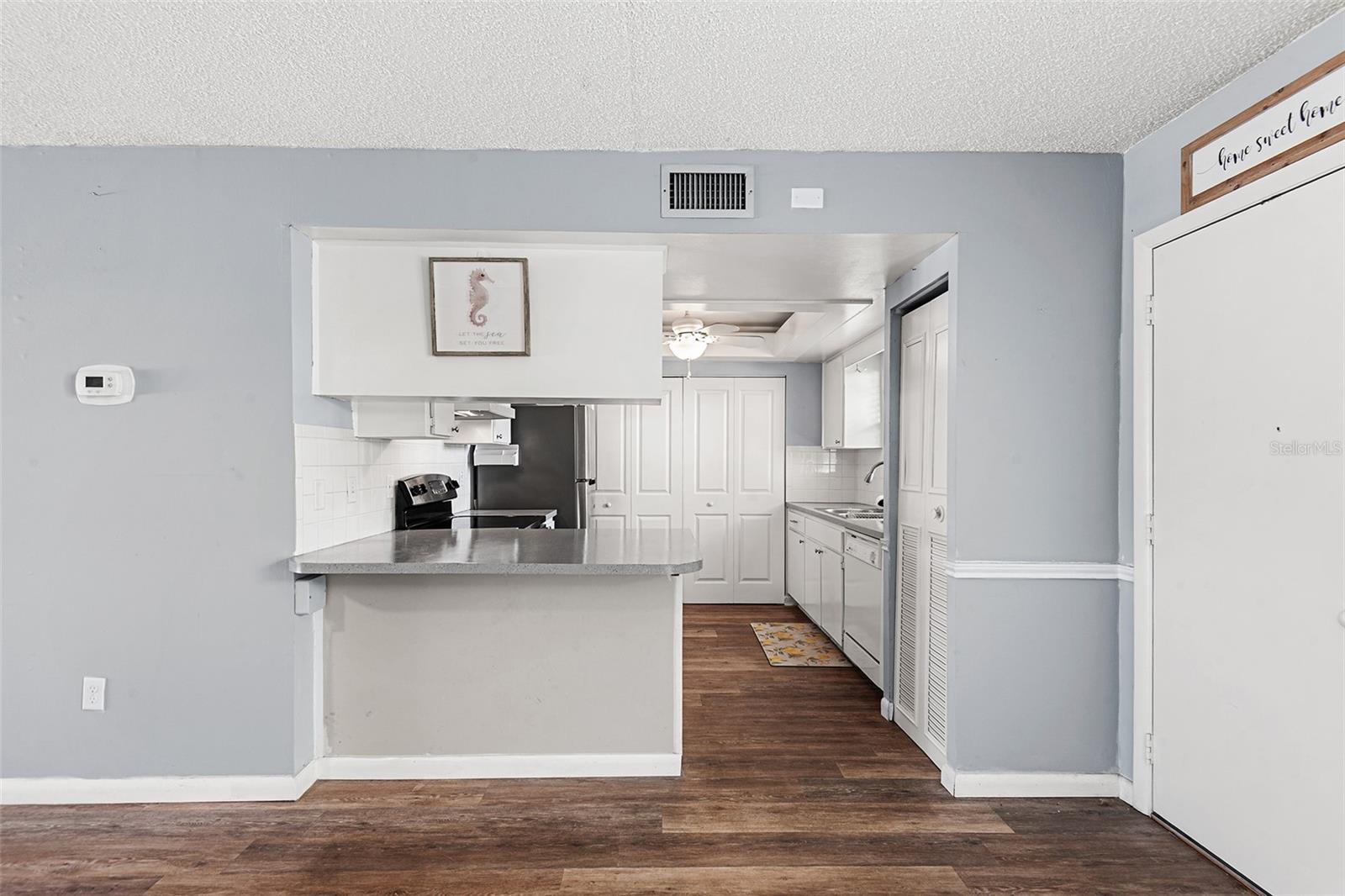 GREEN DOLPHIN PARK CONDO - Residential