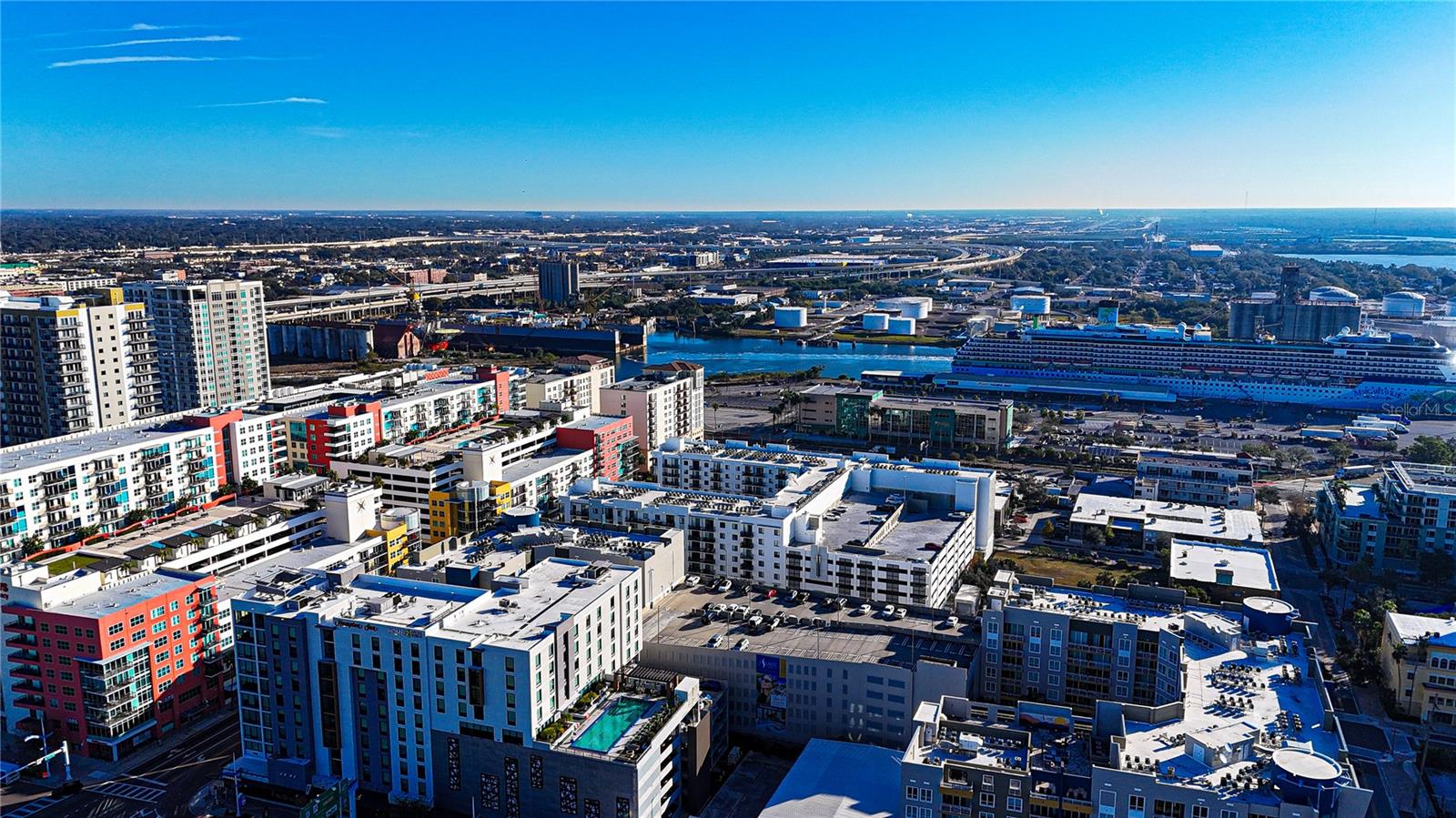 HOTEL ORA + PRIVATE RESIDENCES - Residential