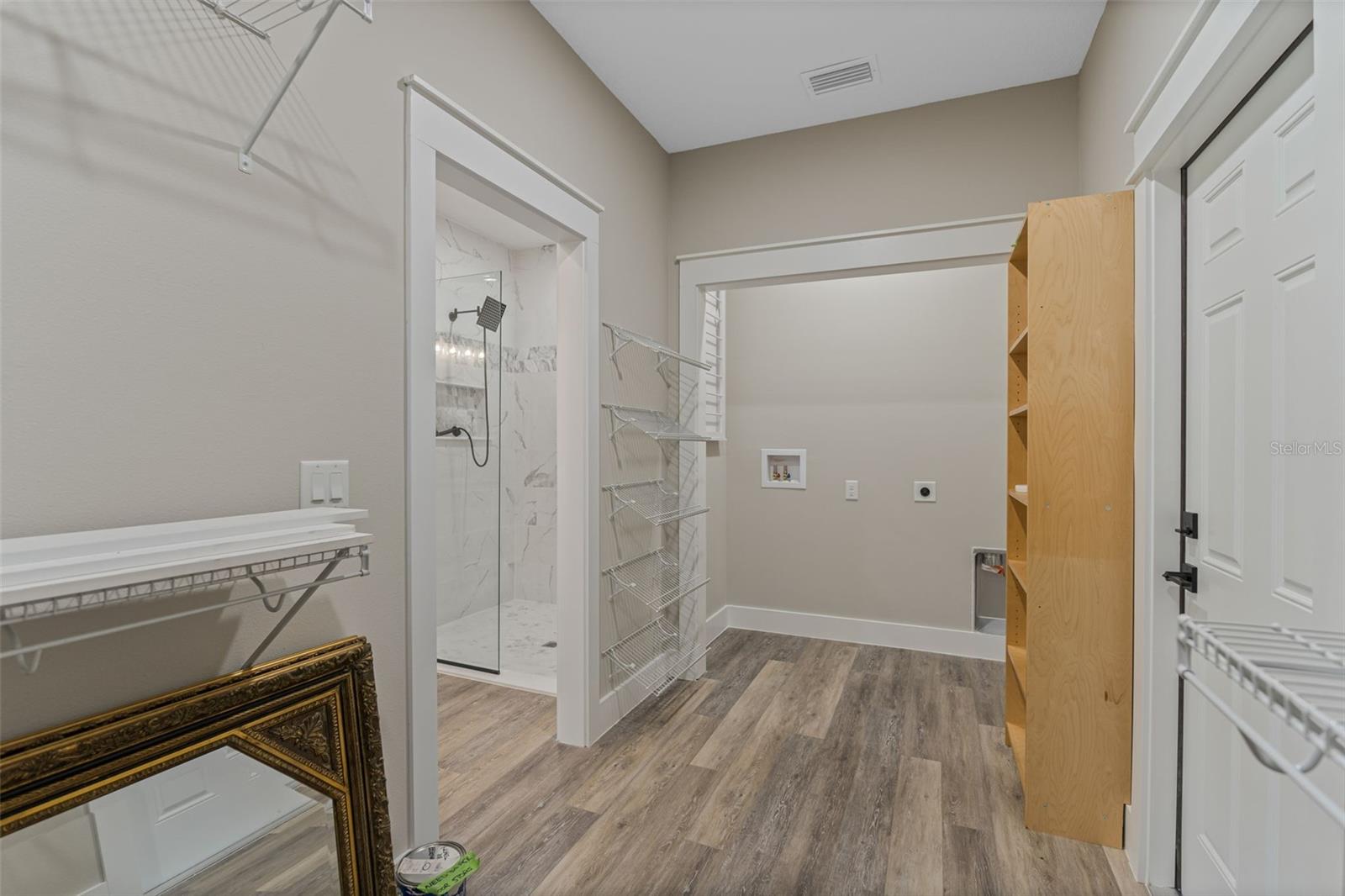 TWIN LAKES ESTATES - Residential