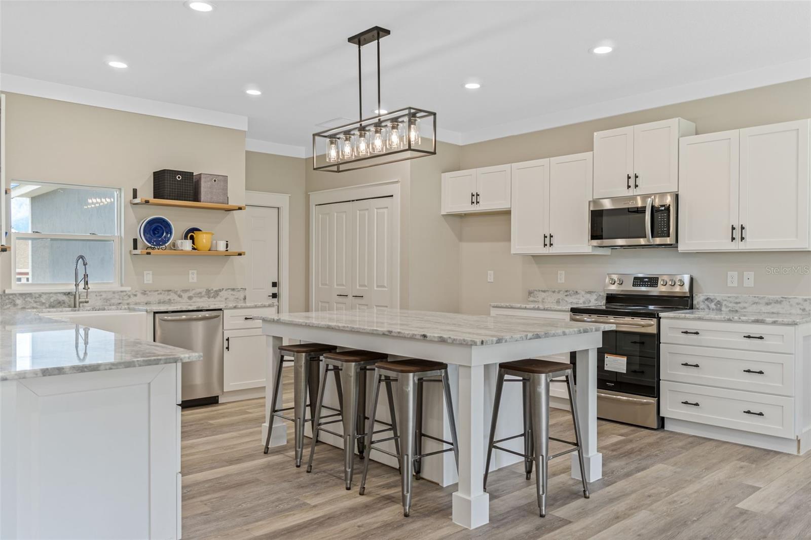 TWIN LAKES ESTATES - Residential