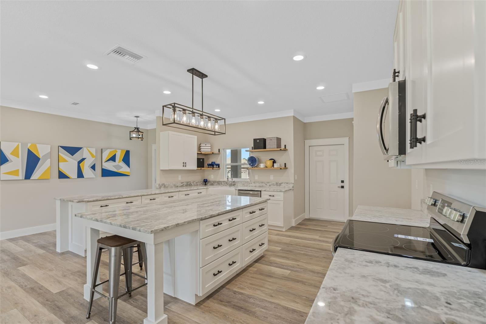 TWIN LAKES ESTATES - Residential