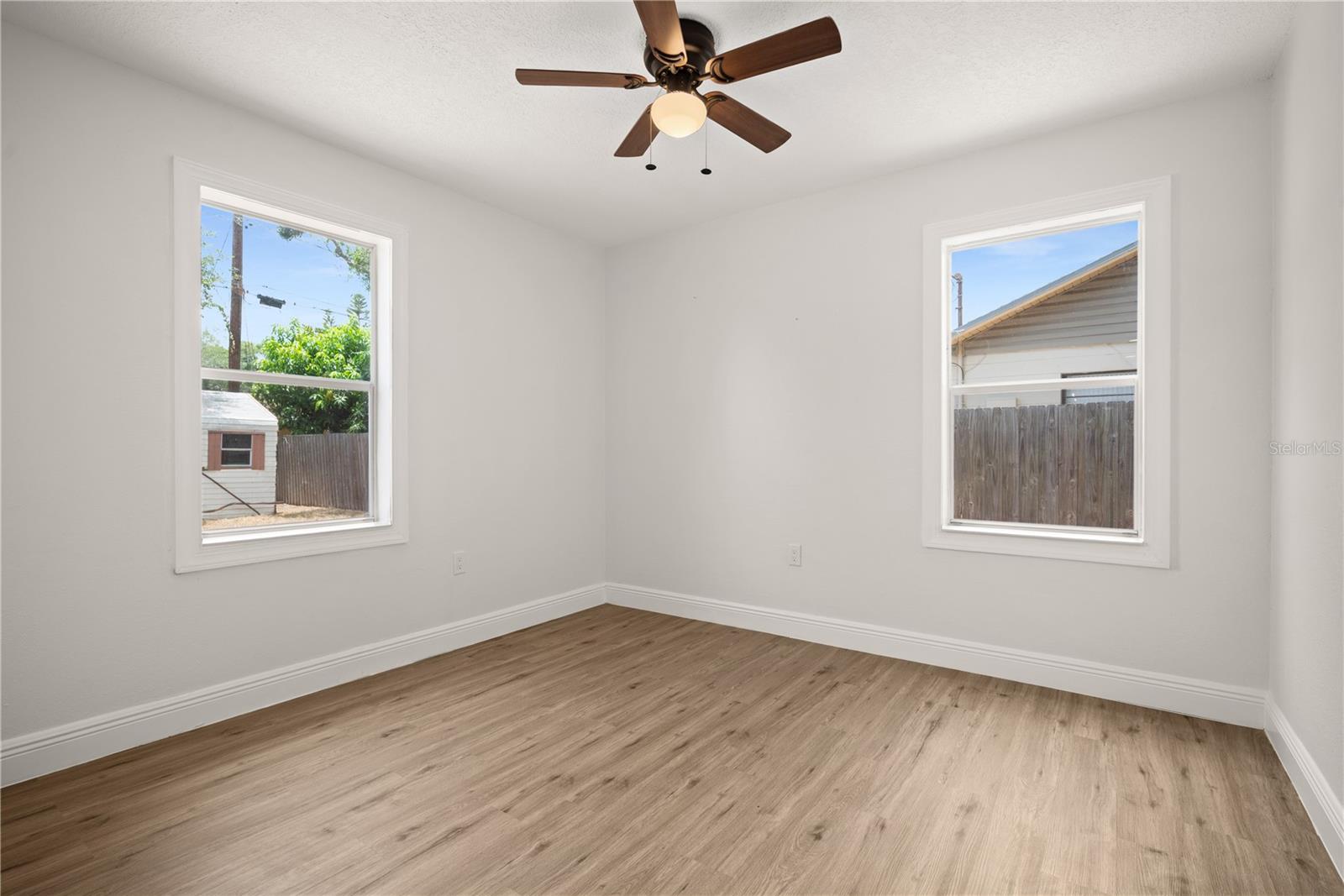 TROPICAL PINES - Residential