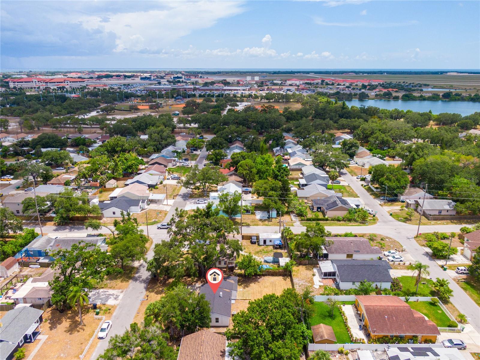 TROPICAL PINES - Residential