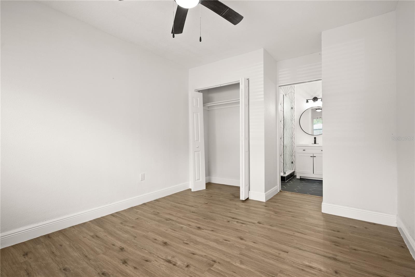 TROPICAL PINES - Residential