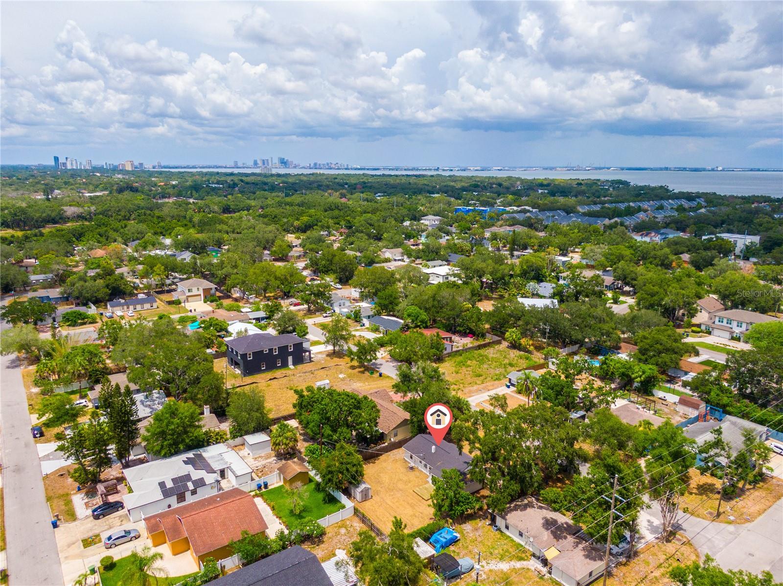 TROPICAL PINES - Residential