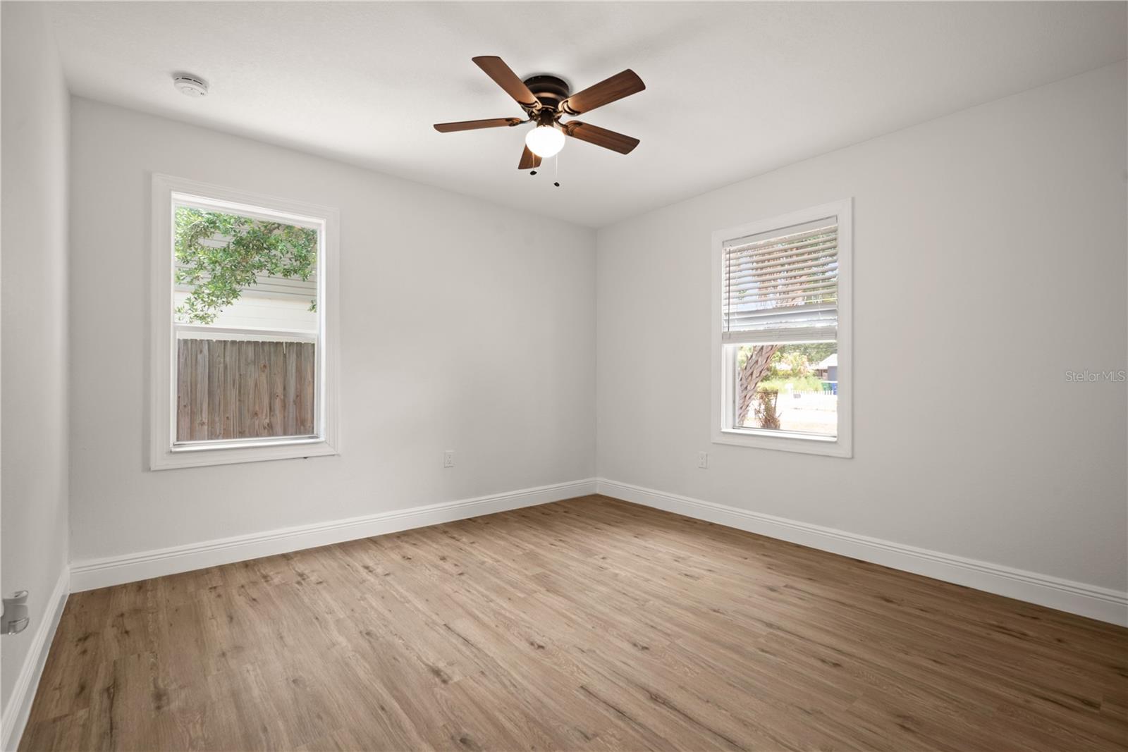TROPICAL PINES - Residential
