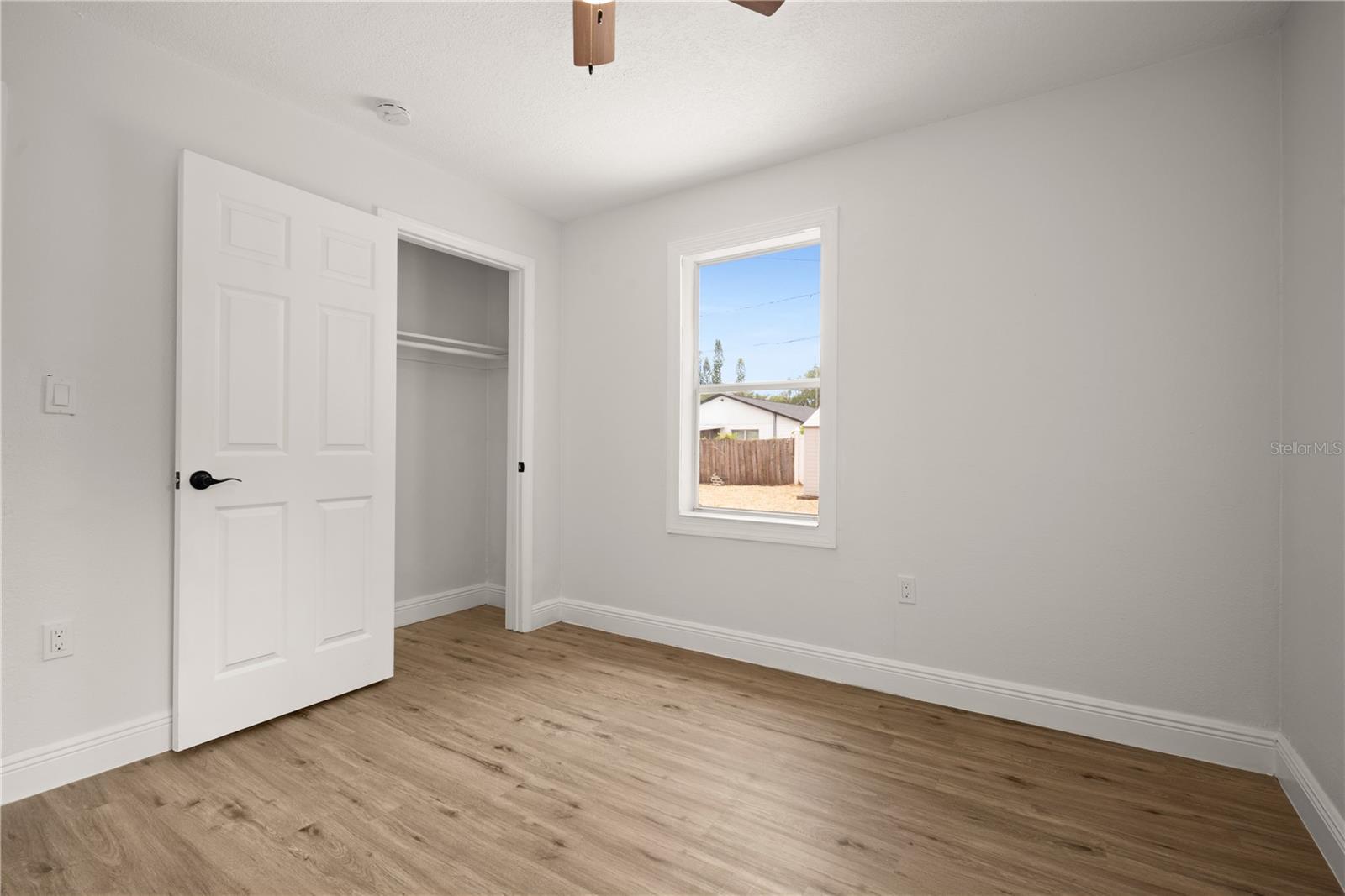 TROPICAL PINES - Residential