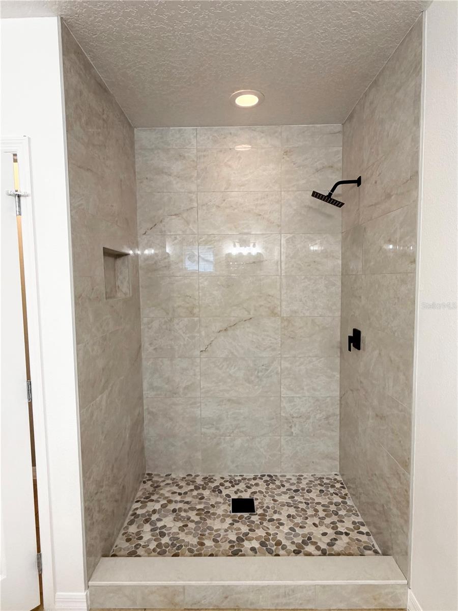 KNIGHT LAKE ESTATES - Residential
