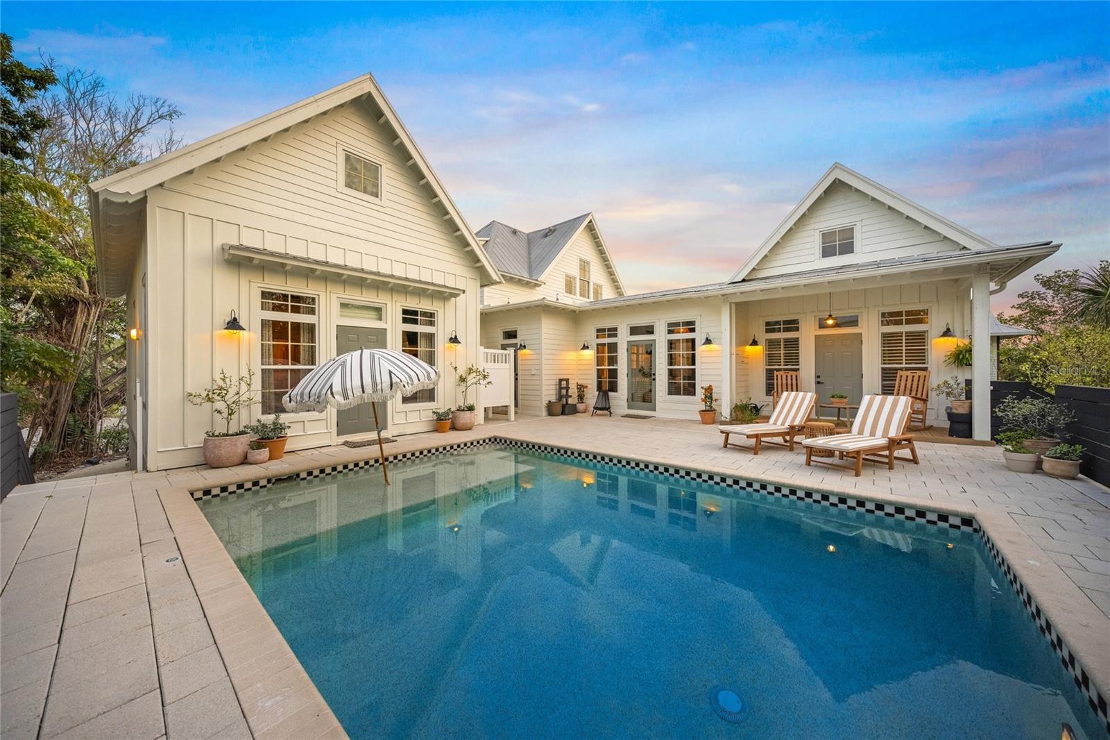 LANDS END - Residential