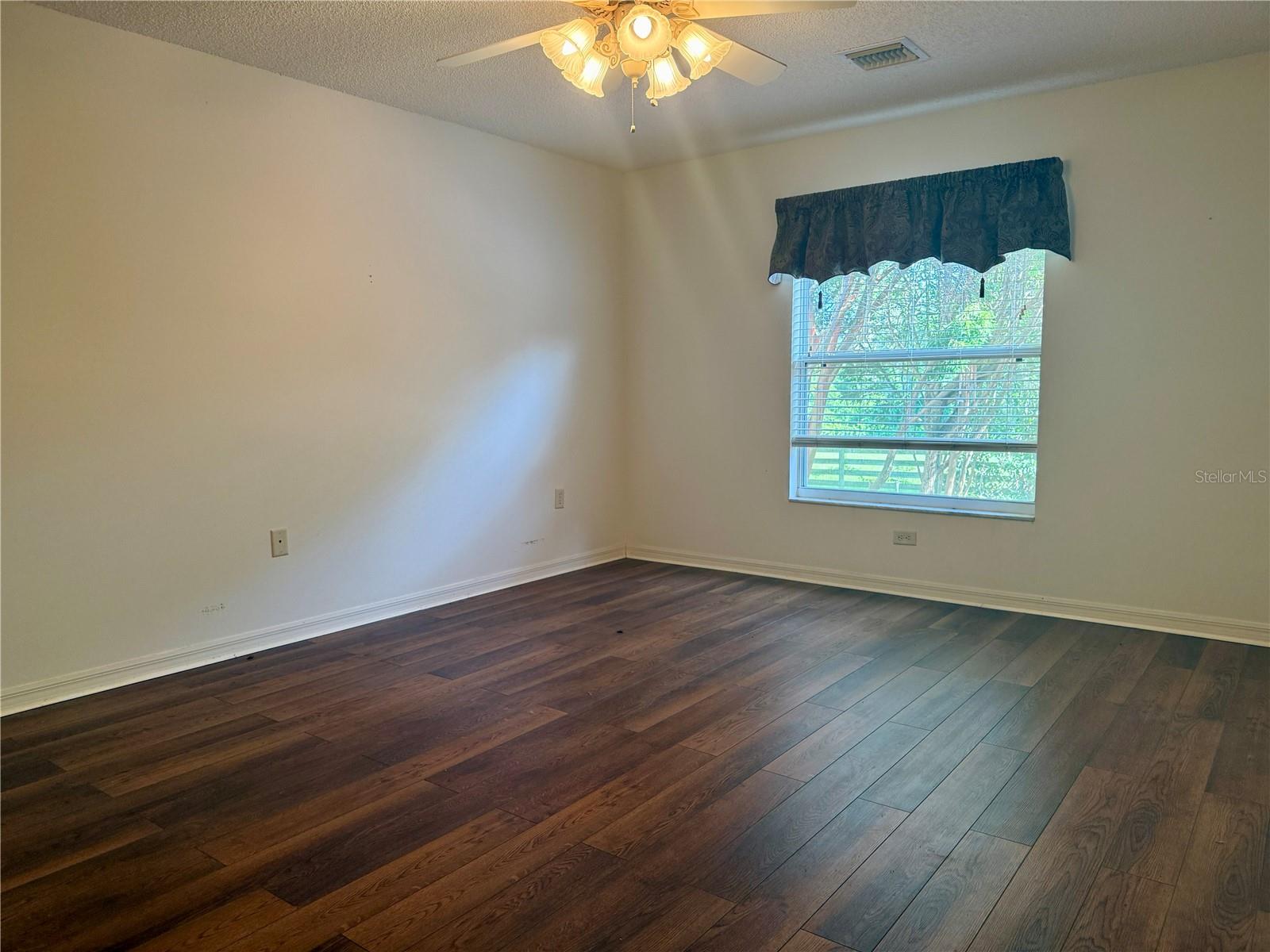 PENNBROOKE PH 02P LT P1 BEING IN 18-19-24 - Residential