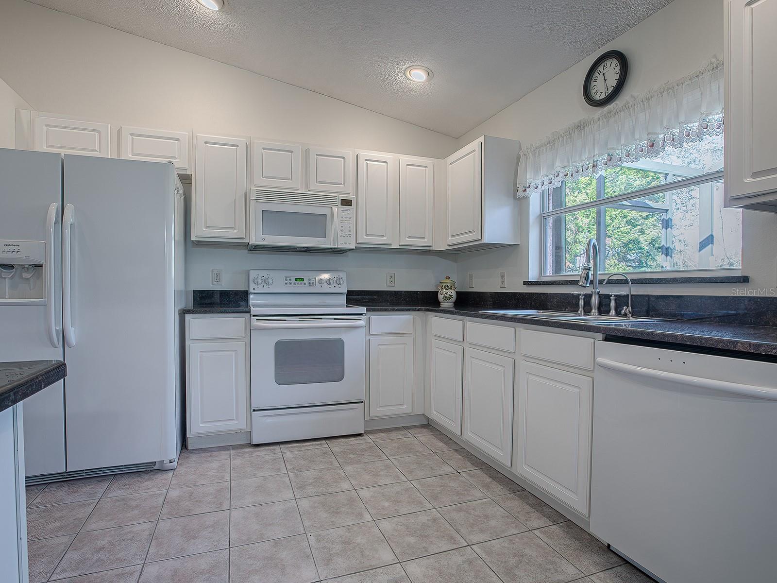 PENNBROOKE PH 02P LT P1 BEING IN 18-19-24 - Residential