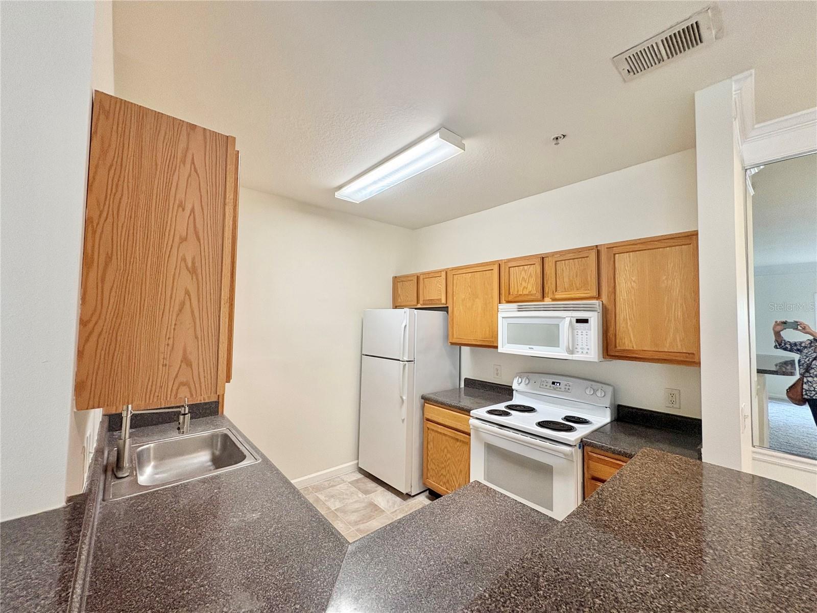 THE PALMS OF CORTEZ - Residential Lease