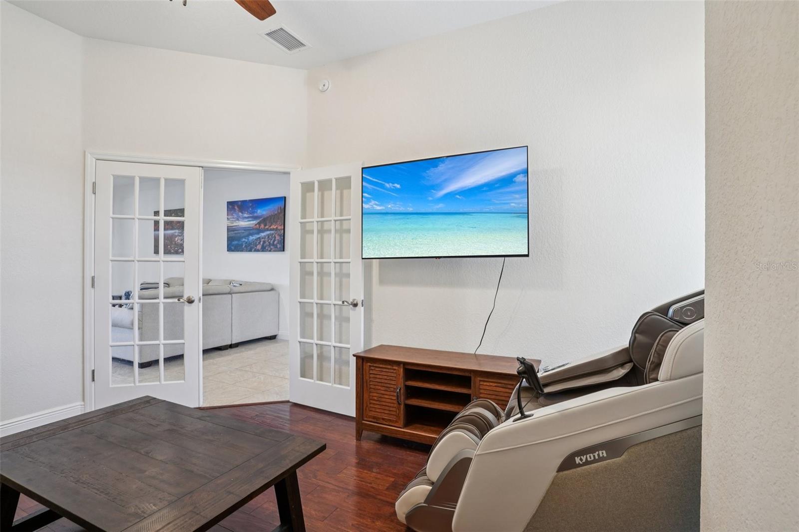 LAKESIDE LANDINGS - Residential