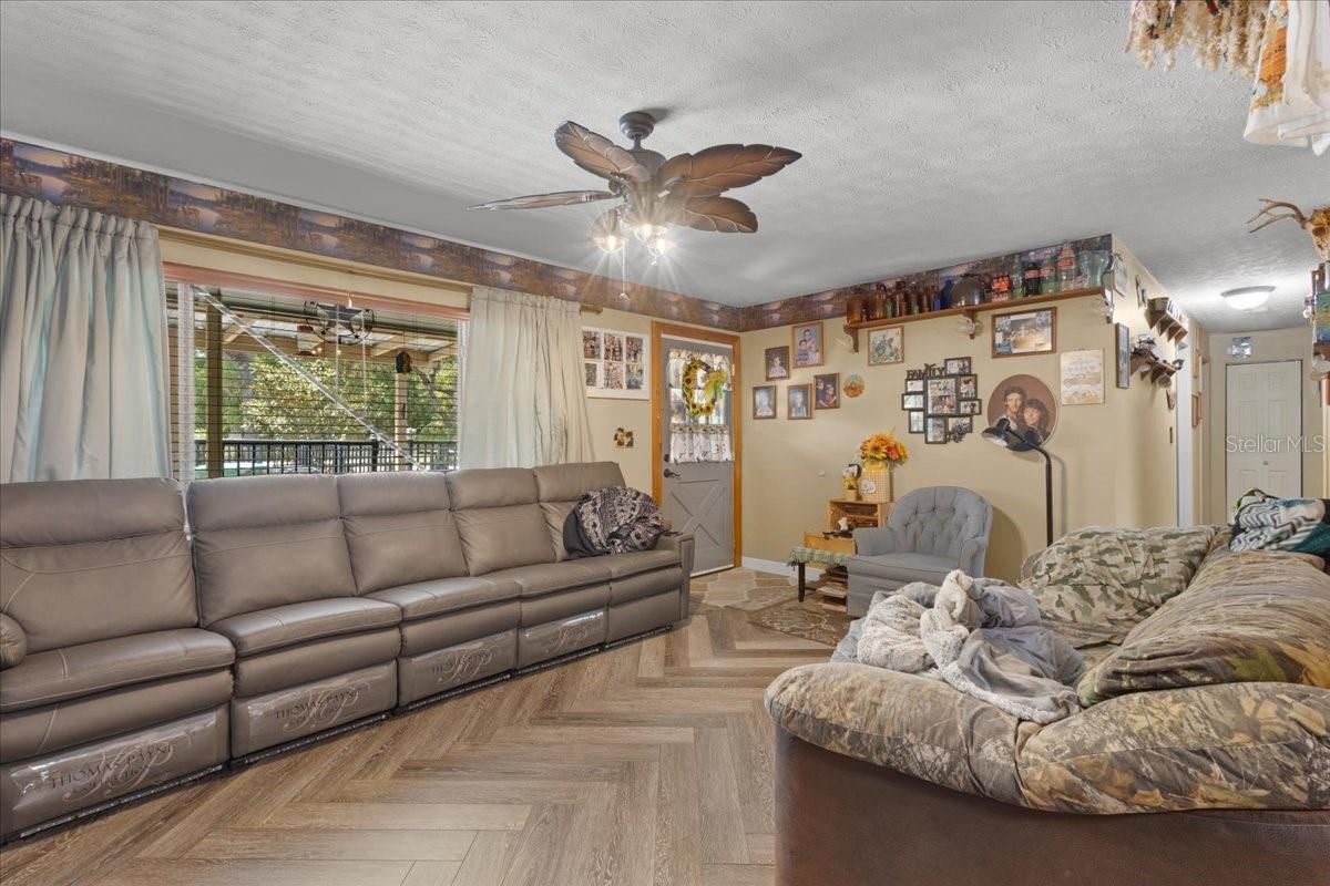 THE OAKS - Residential