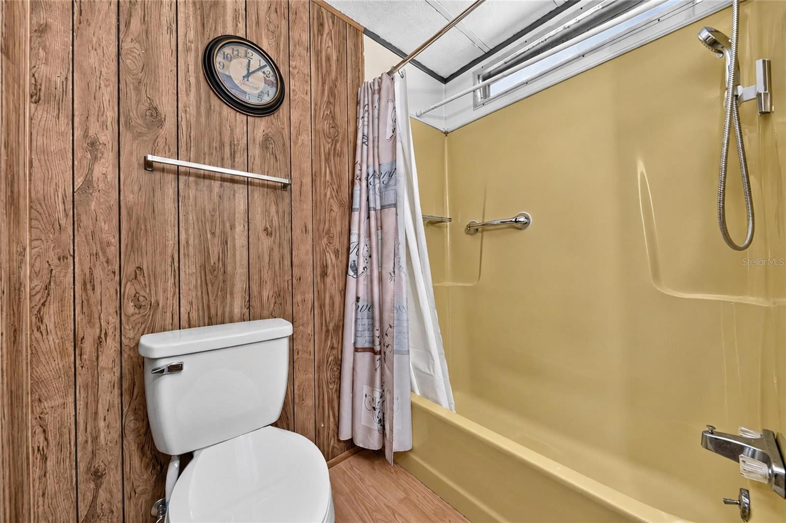 VILLAGE UNIT 03 LAKELAND - Residential