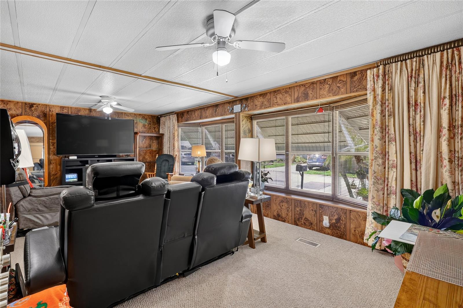 VILLAGE UNIT 03 LAKELAND - Residential