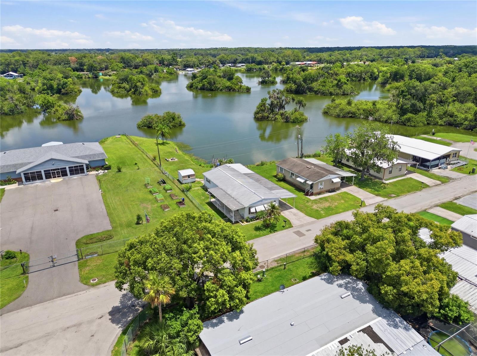 VILLAGE UNIT 03 LAKELAND - Residential