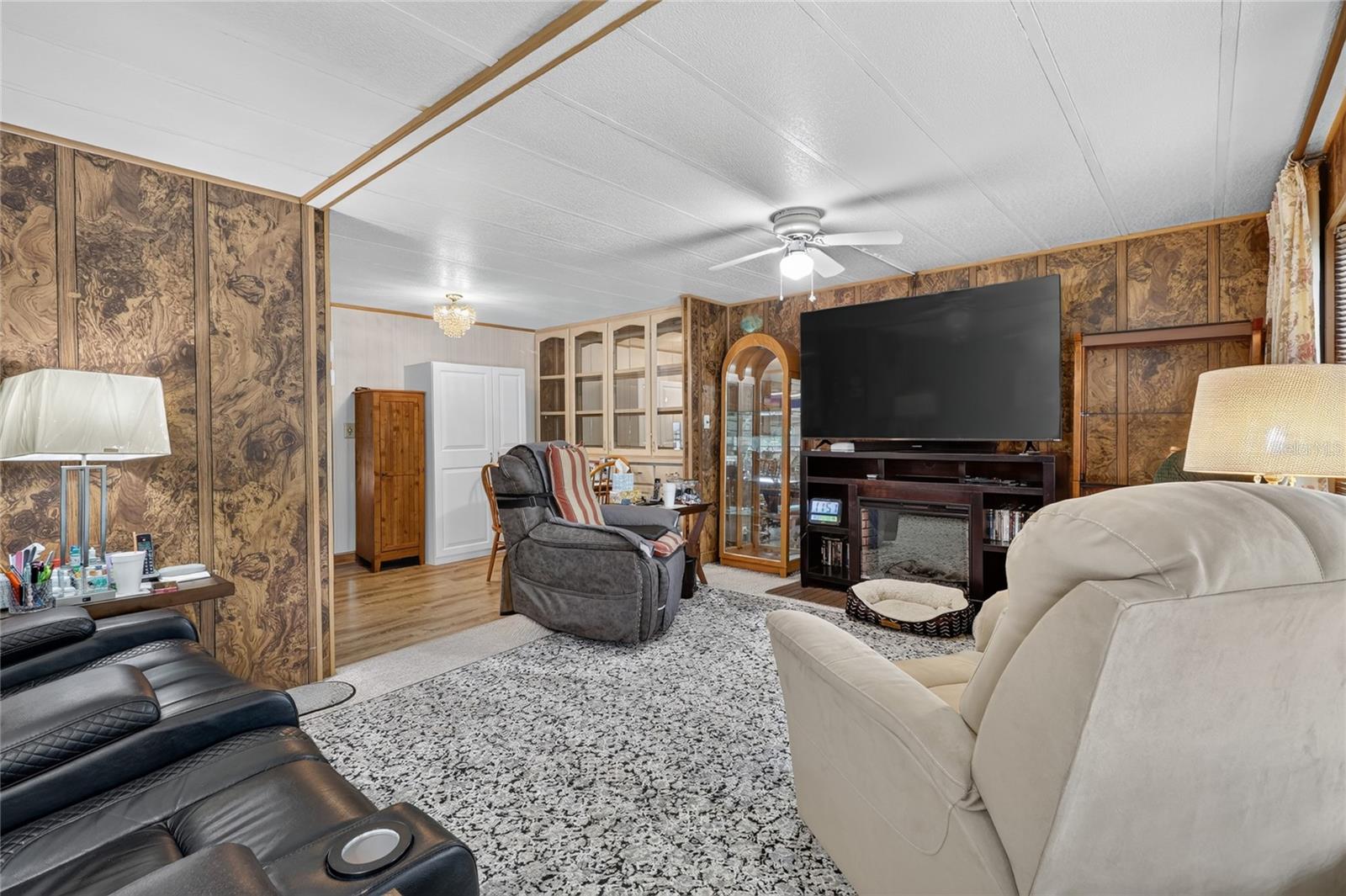 VILLAGE UNIT 03 LAKELAND - Residential