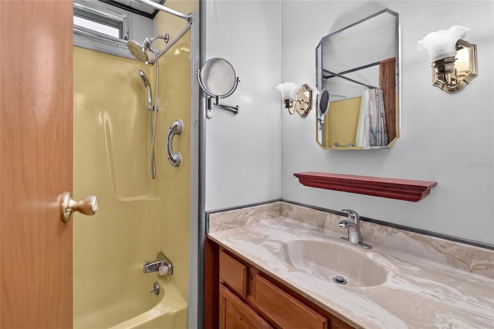 VILLAGE UNIT 03 LAKELAND - Residential