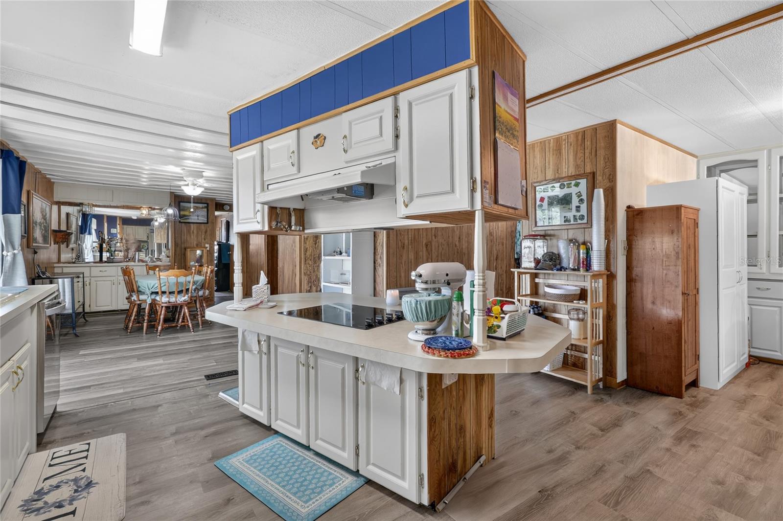 VILLAGE UNIT 03 LAKELAND - Residential