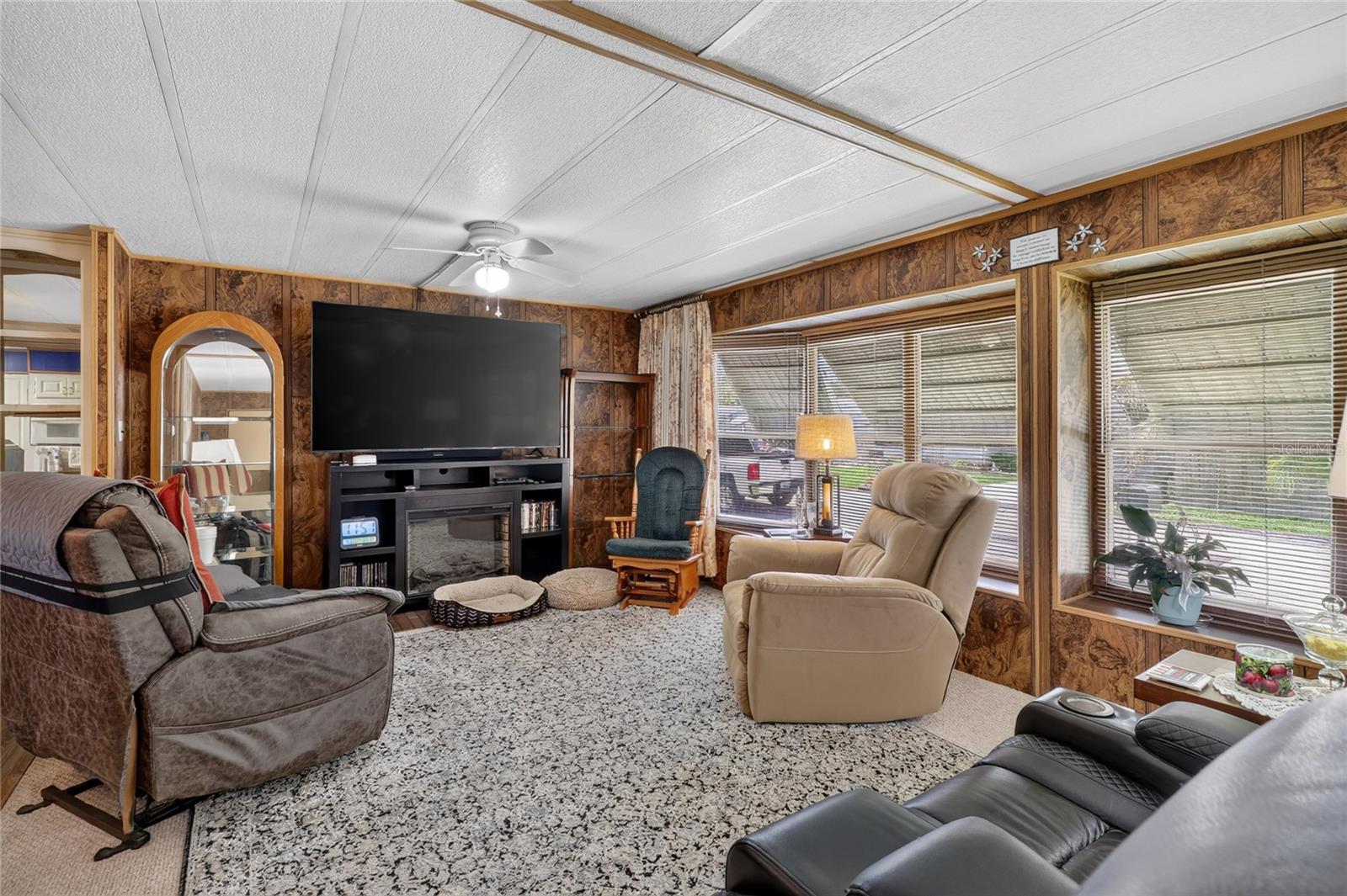 VILLAGE UNIT 03 LAKELAND - Residential