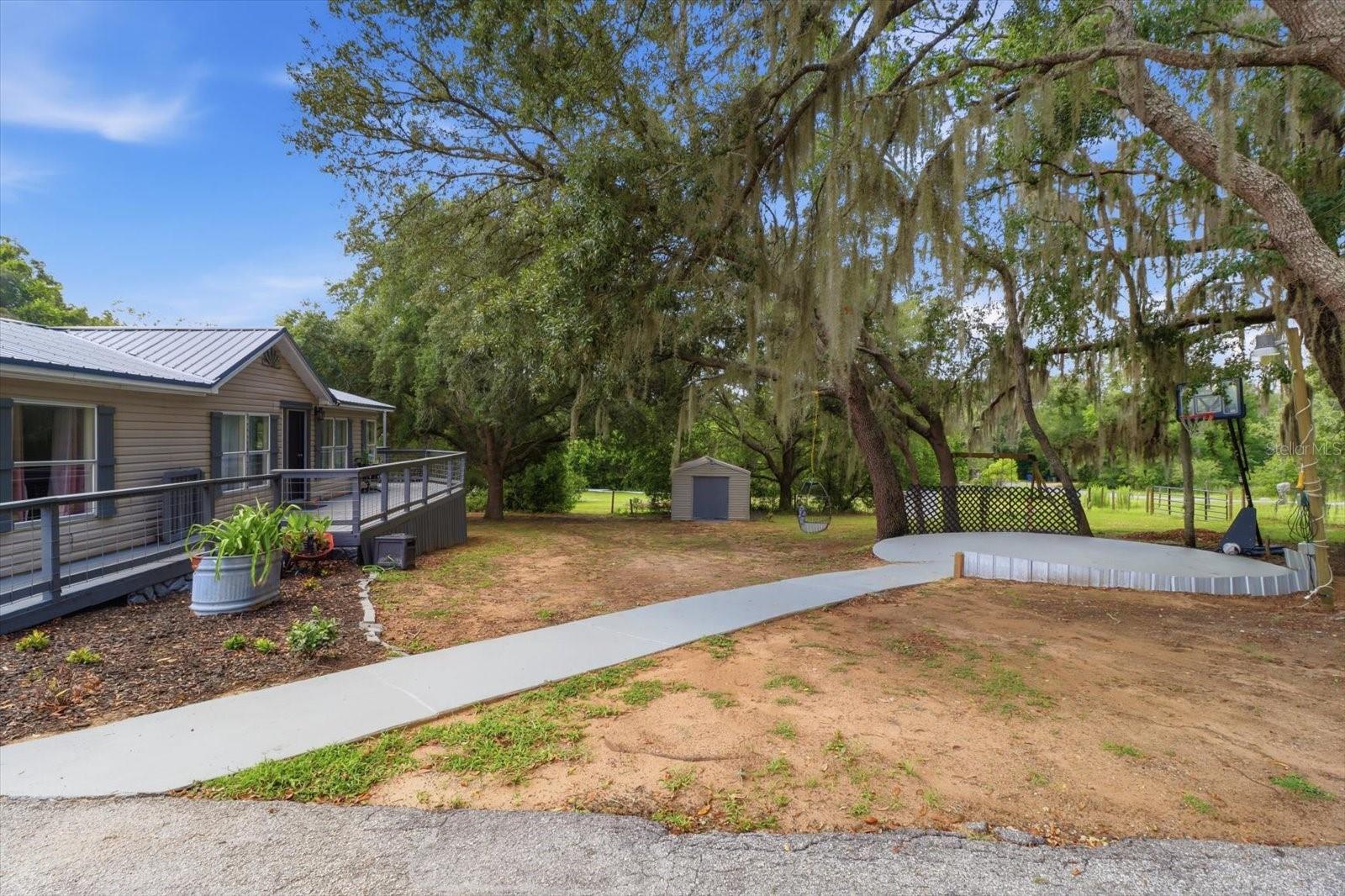 DERBY OAKS - Residential