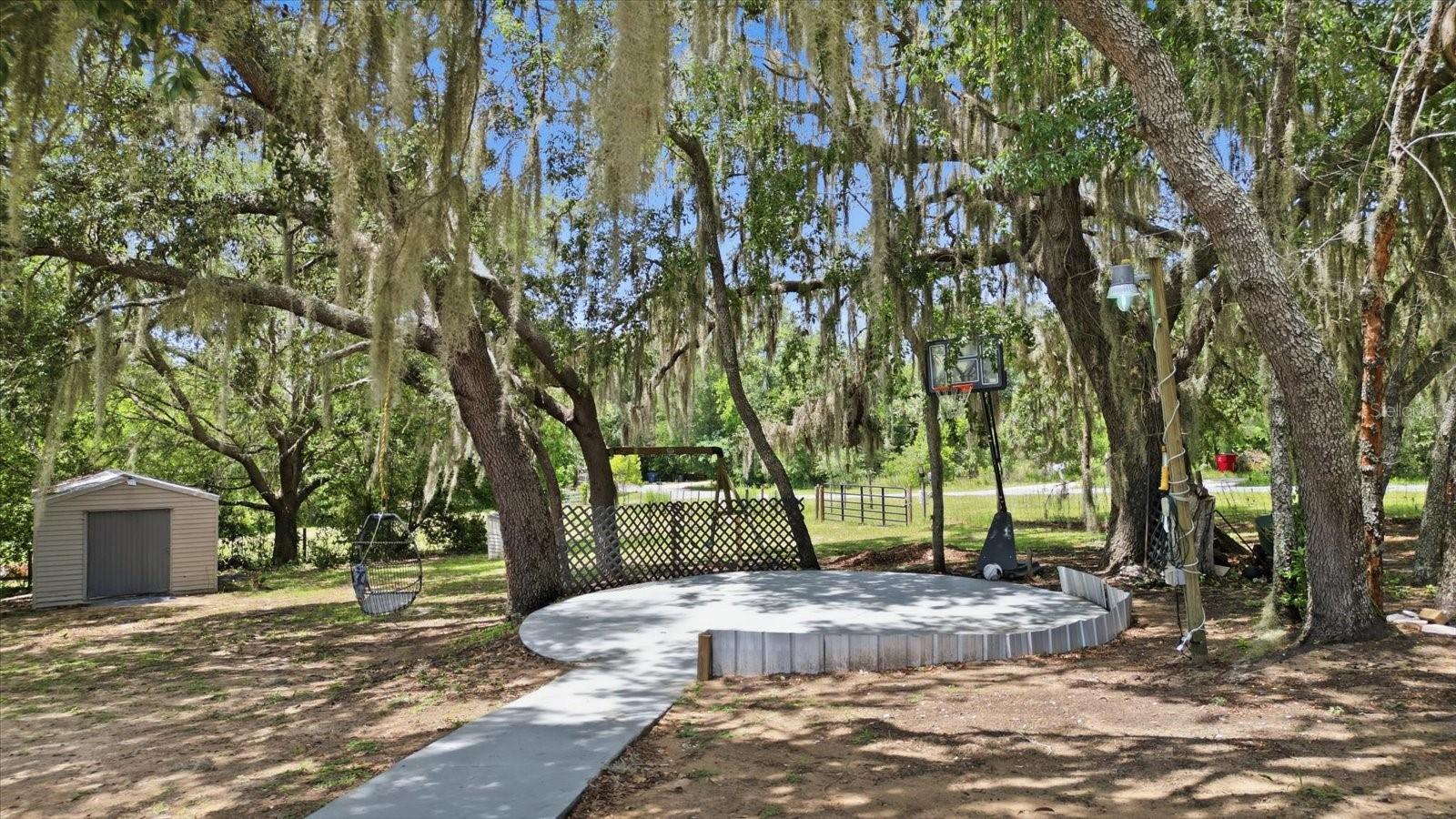 DERBY OAKS - Residential