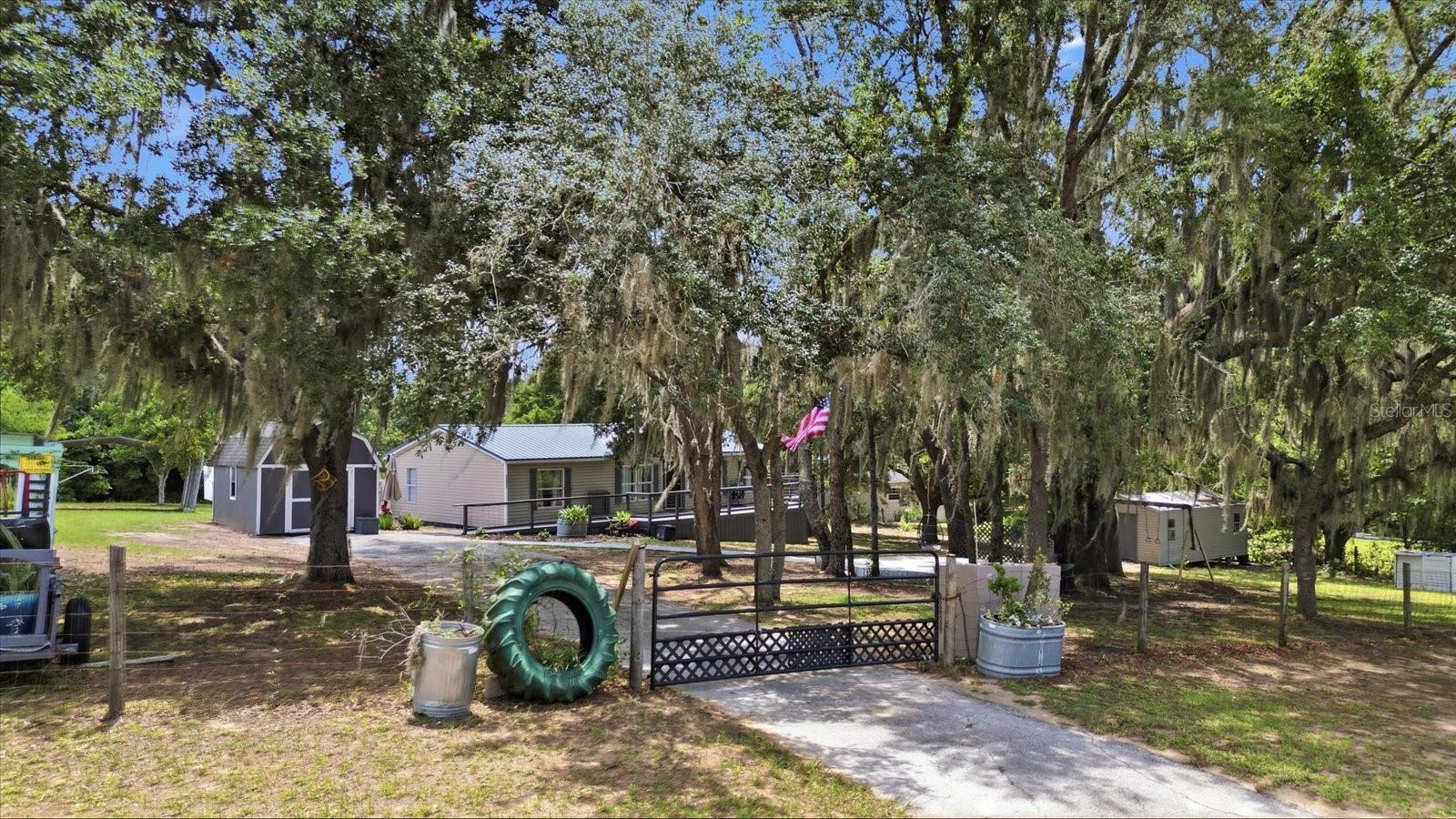 DERBY OAKS - Residential