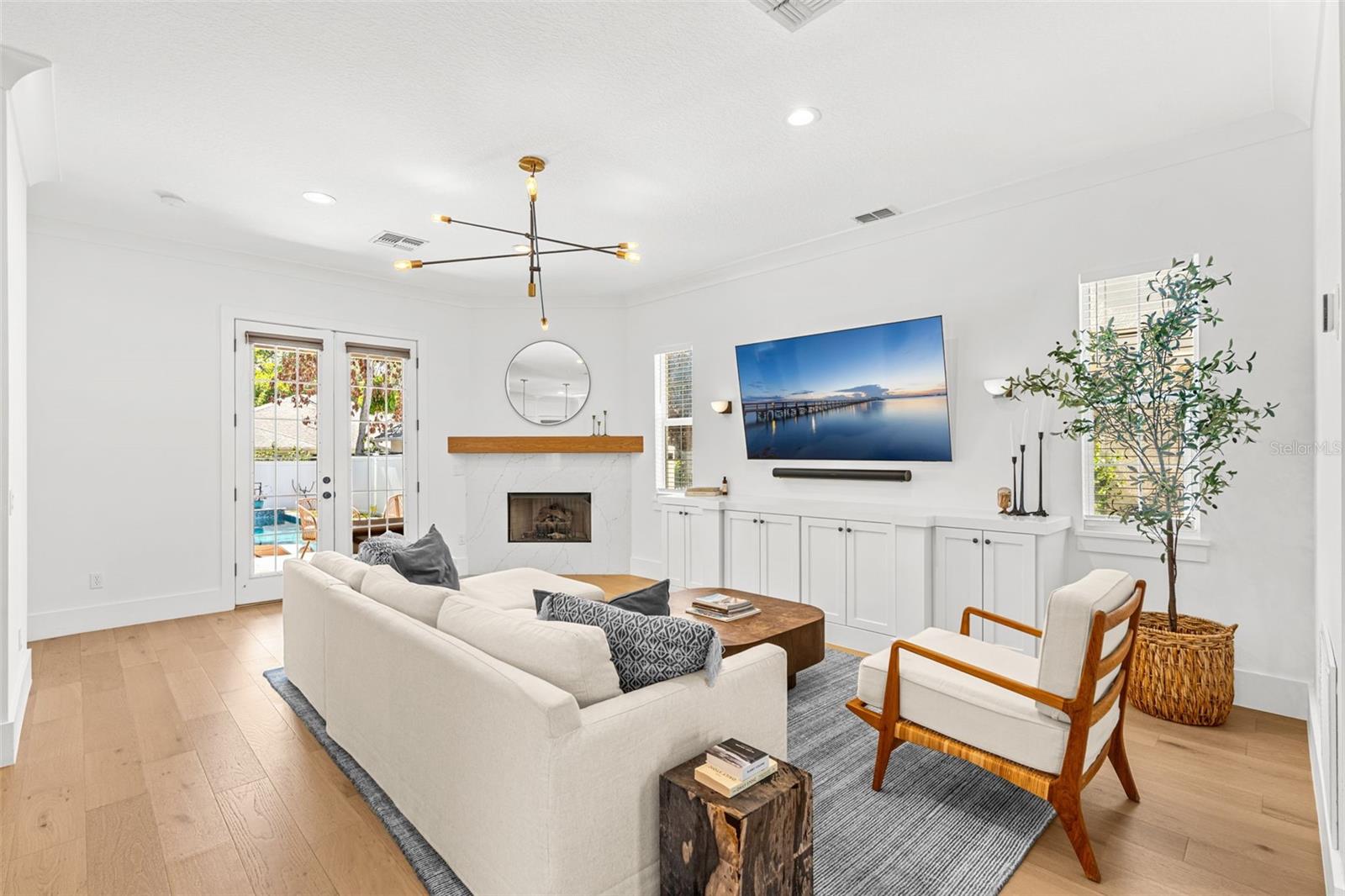 IVANHOE SHORES - Residential